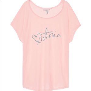 💥Victoria’s Secret Graphic Scoopneck Tee 💥